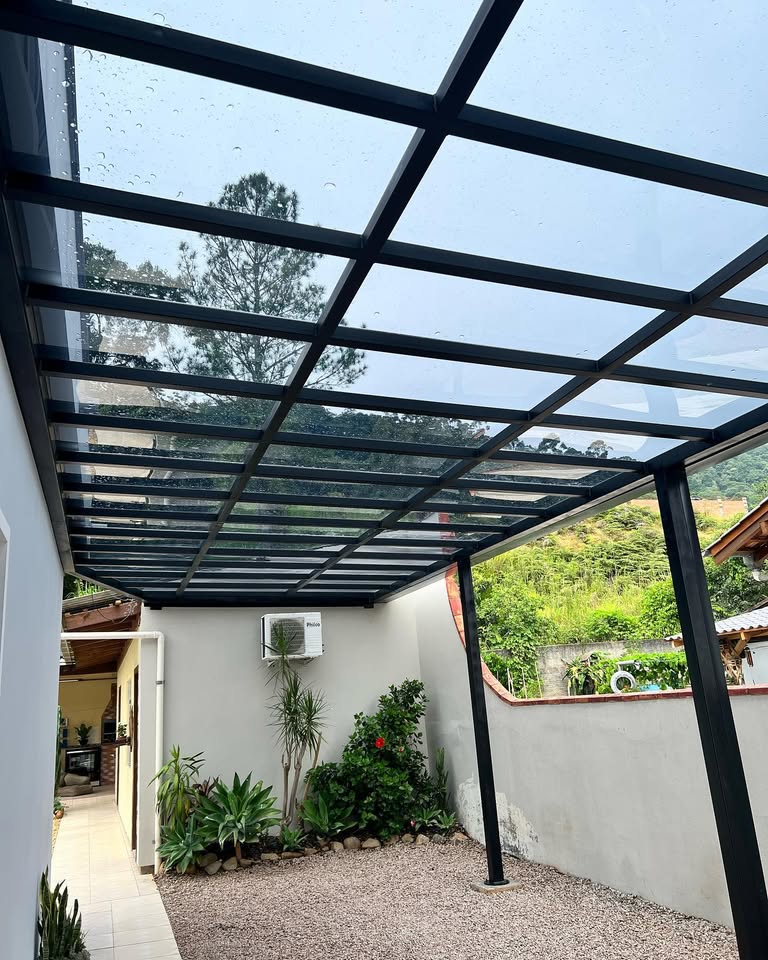 Portão arquitetônico residencial em aço